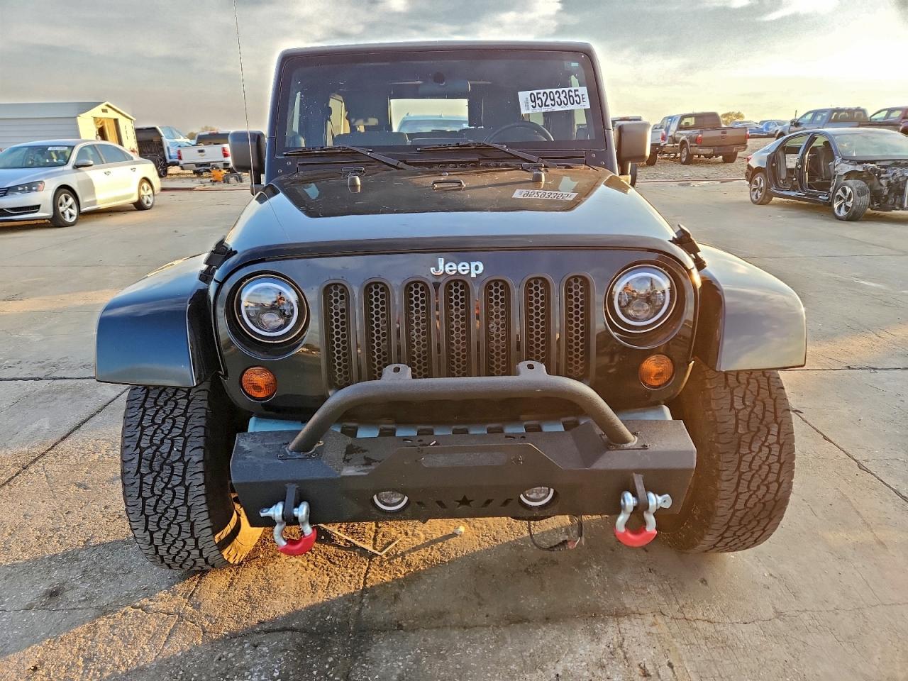 Jeep Wrangler Sahara Image 5