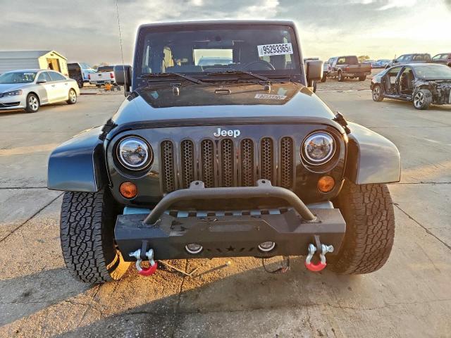 Jeep Wrangler Sahara Image 5