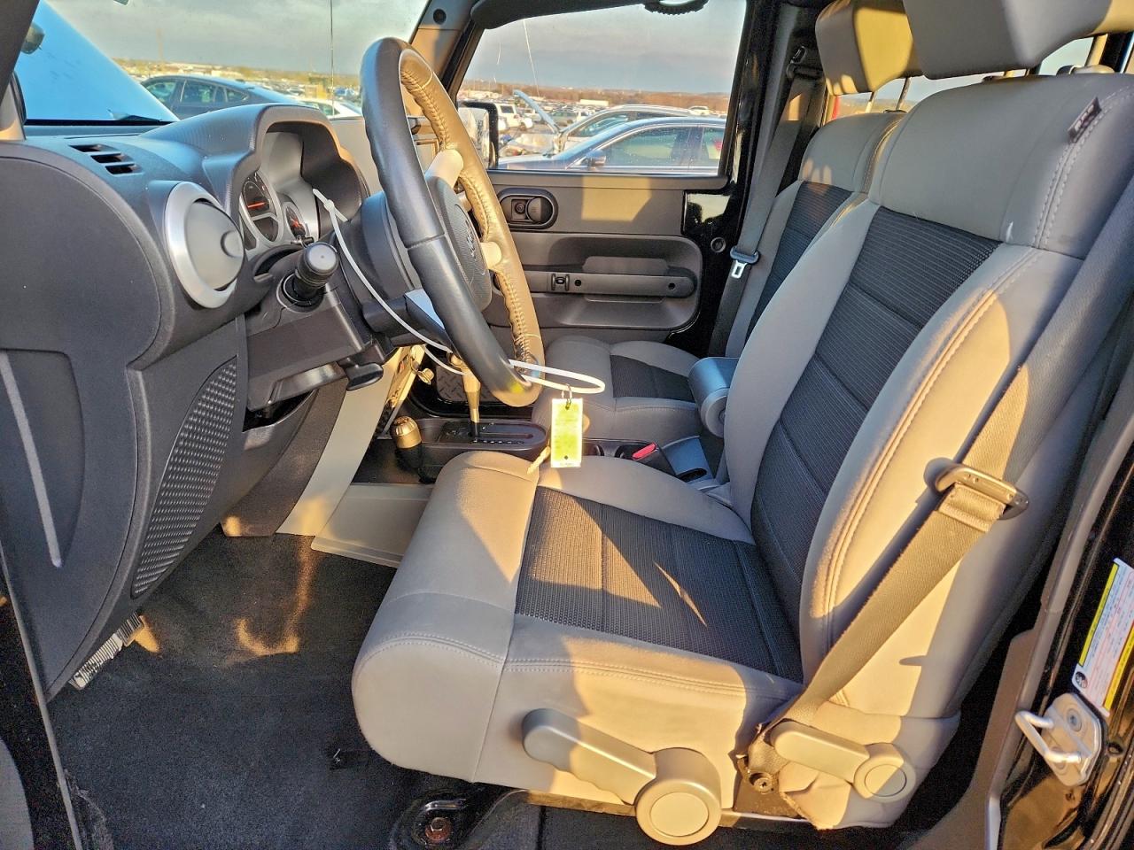 Jeep Wrangler Sahara Image 6