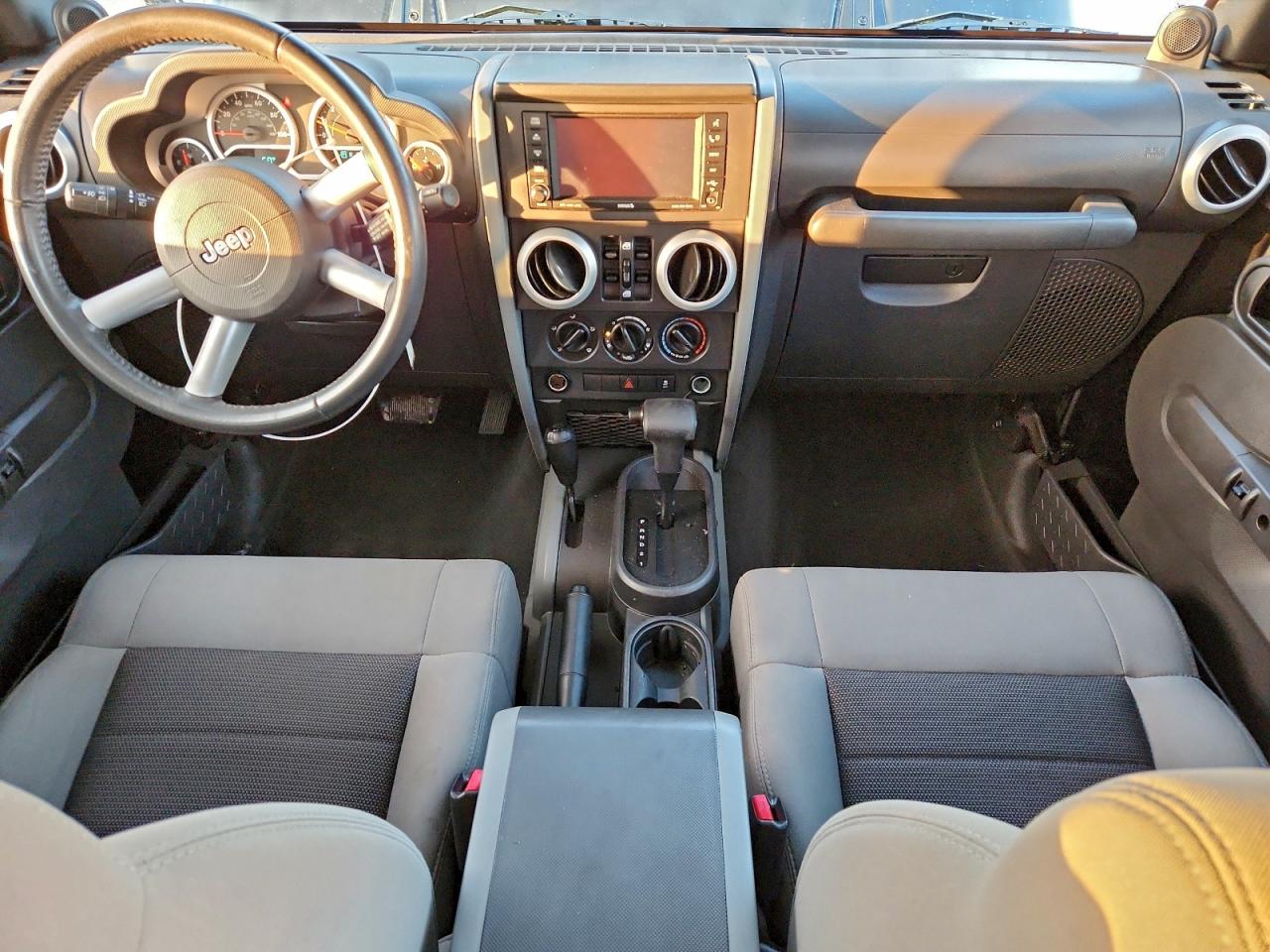 Jeep Wrangler Sahara Image 4