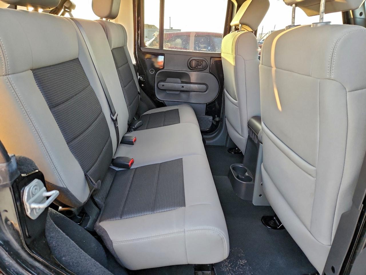 Jeep Wrangler Sahara Image 2