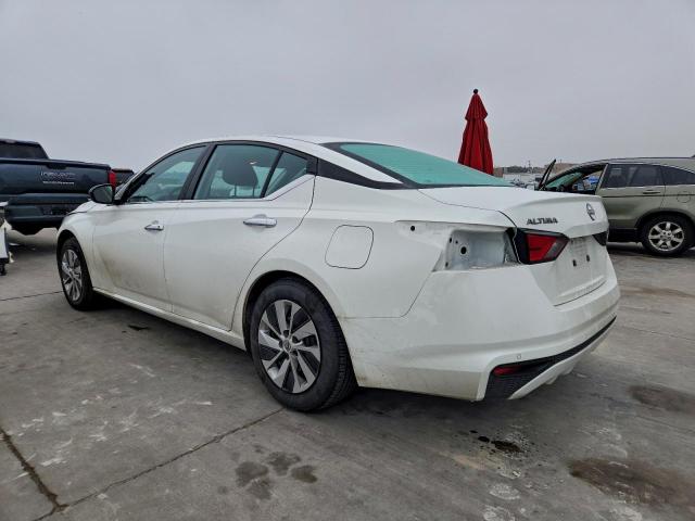 Nissan Altima S Image 2