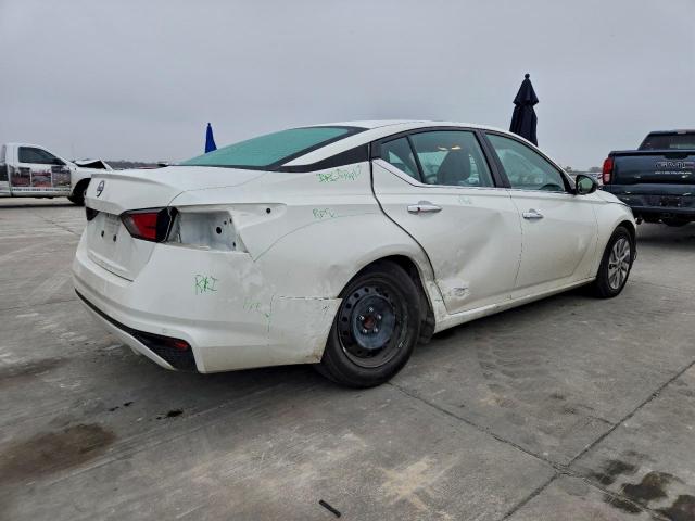 Nissan Altima S Image 3