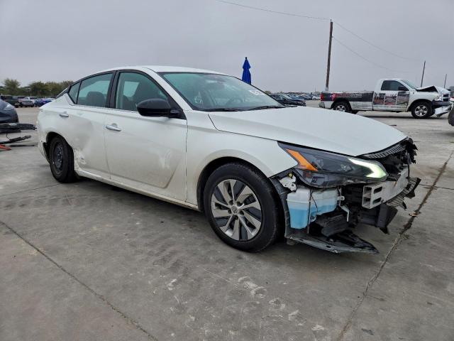 Nissan Altima S Image 8