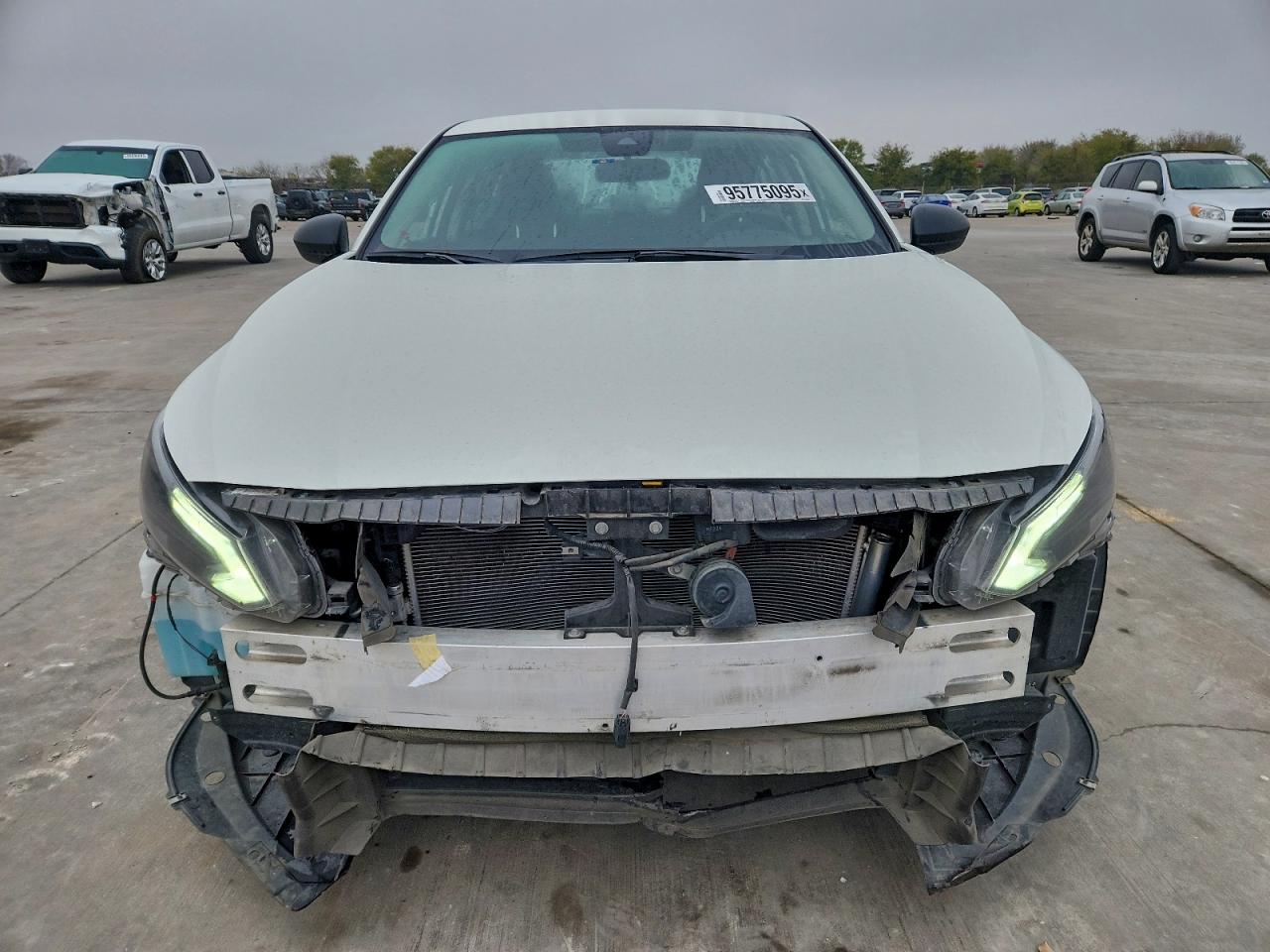 Nissan Altima S Image 6