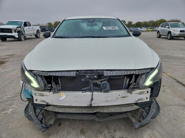 Nissan Altima S Image 6