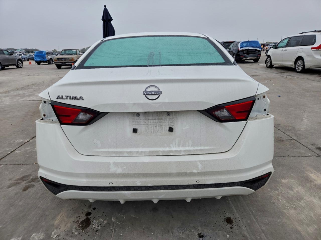 Nissan Altima S Image 11