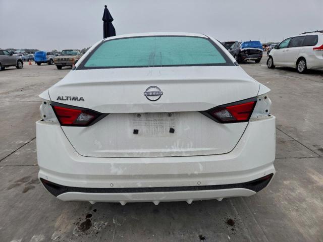 Nissan Altima S Image 11