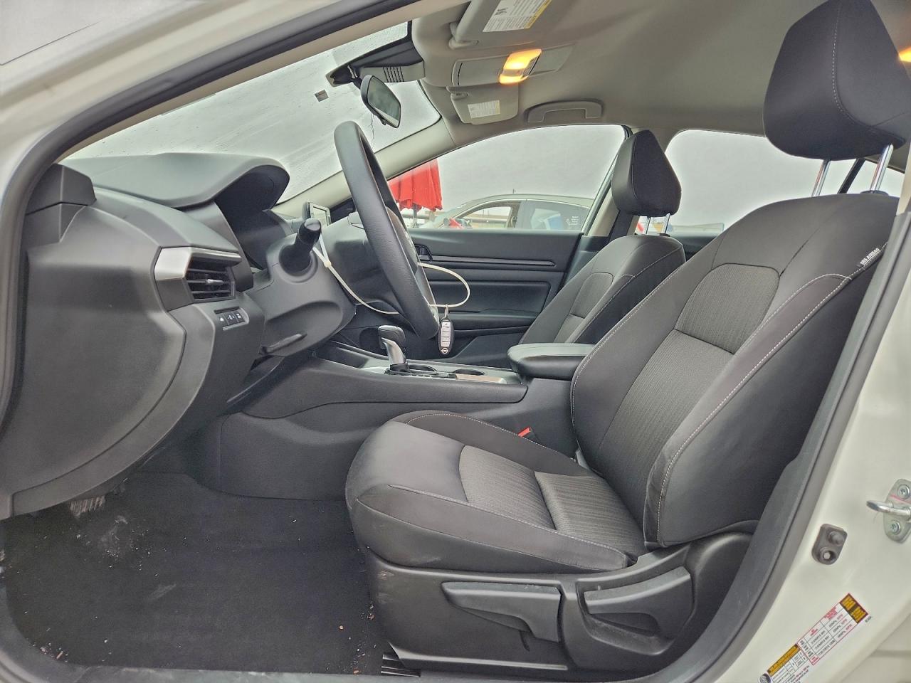 Nissan Altima S Image 5