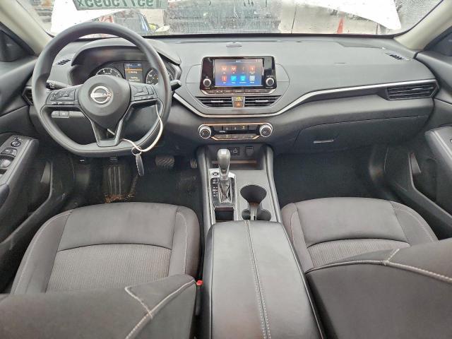 Nissan Altima S Image 4