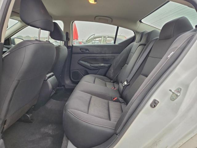 Nissan Altima S Image 7