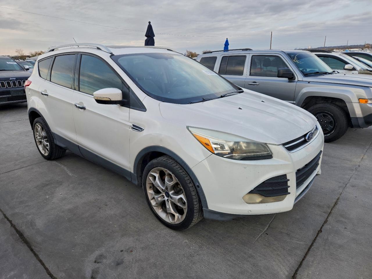 Ford Escape Titanium Image 2