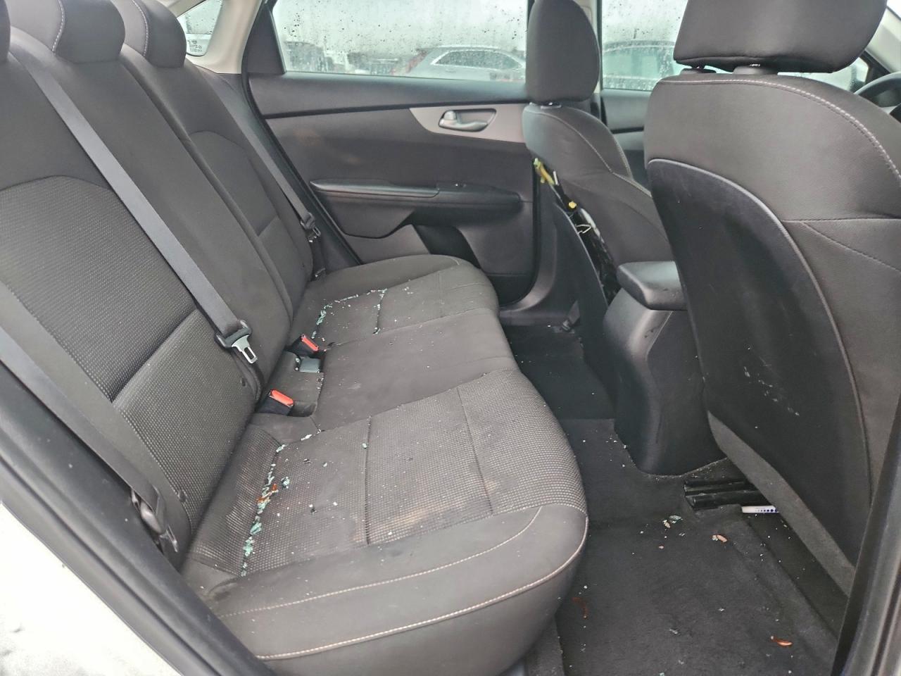 Kia Forte Fe Image 8