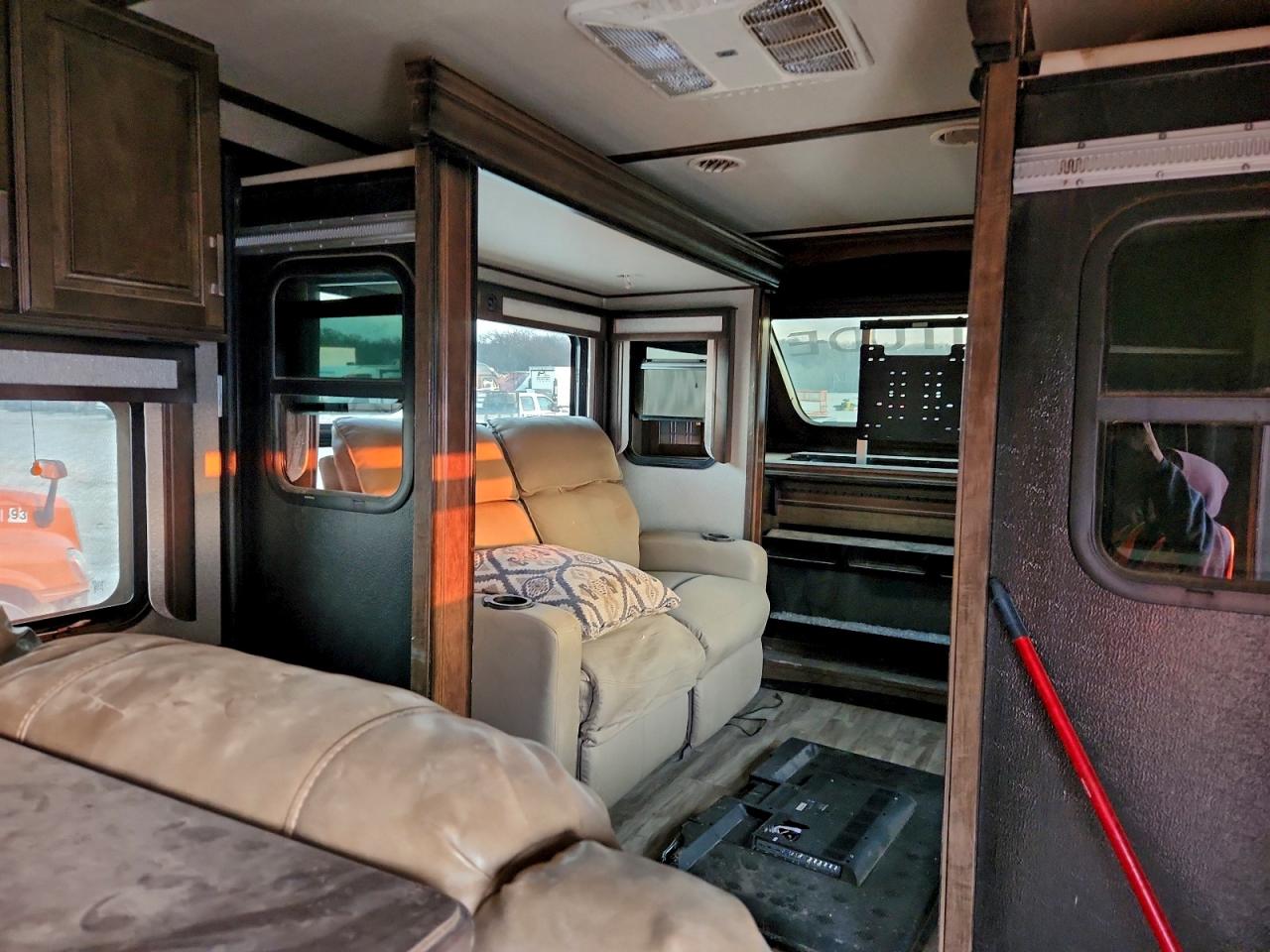 Grand Design Solitude Image 5