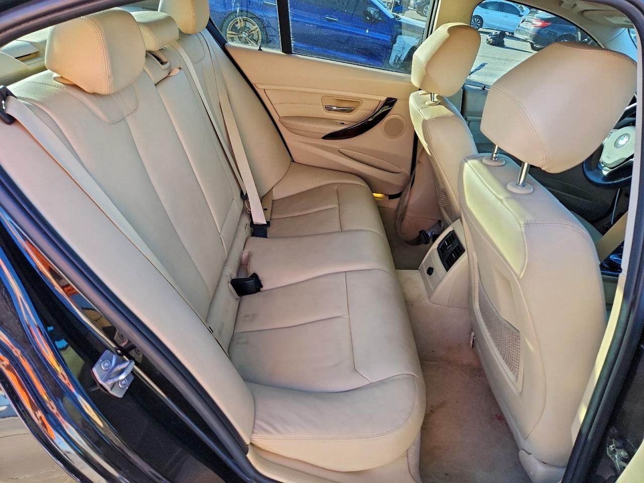 BMW 3 Series I Image 12