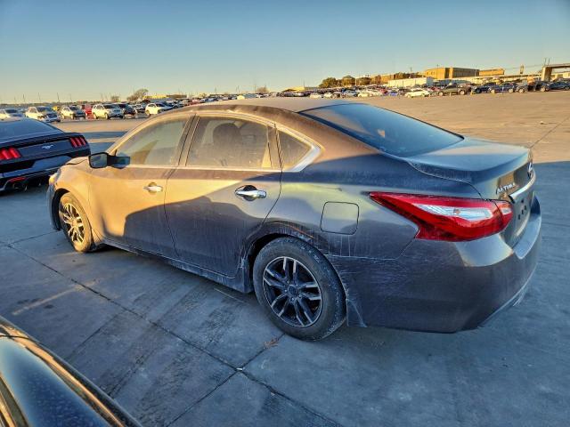 Nissan Altima 2.5 Image 2