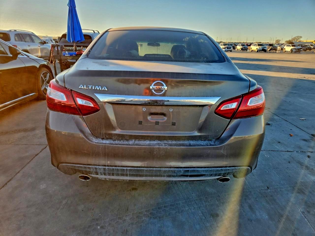 Nissan Altima 2.5 Image 3