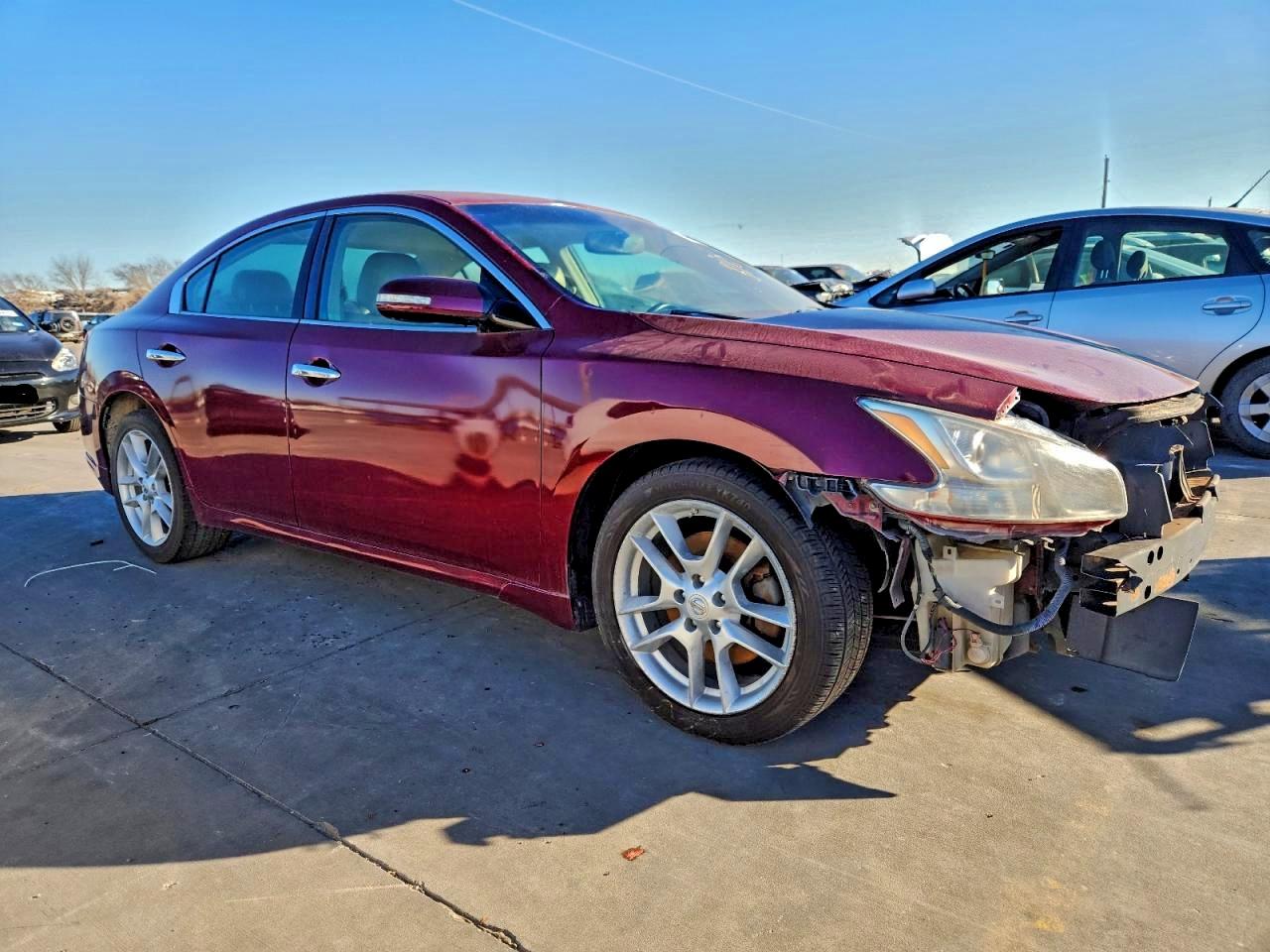 Nissan Maxima S Image 2