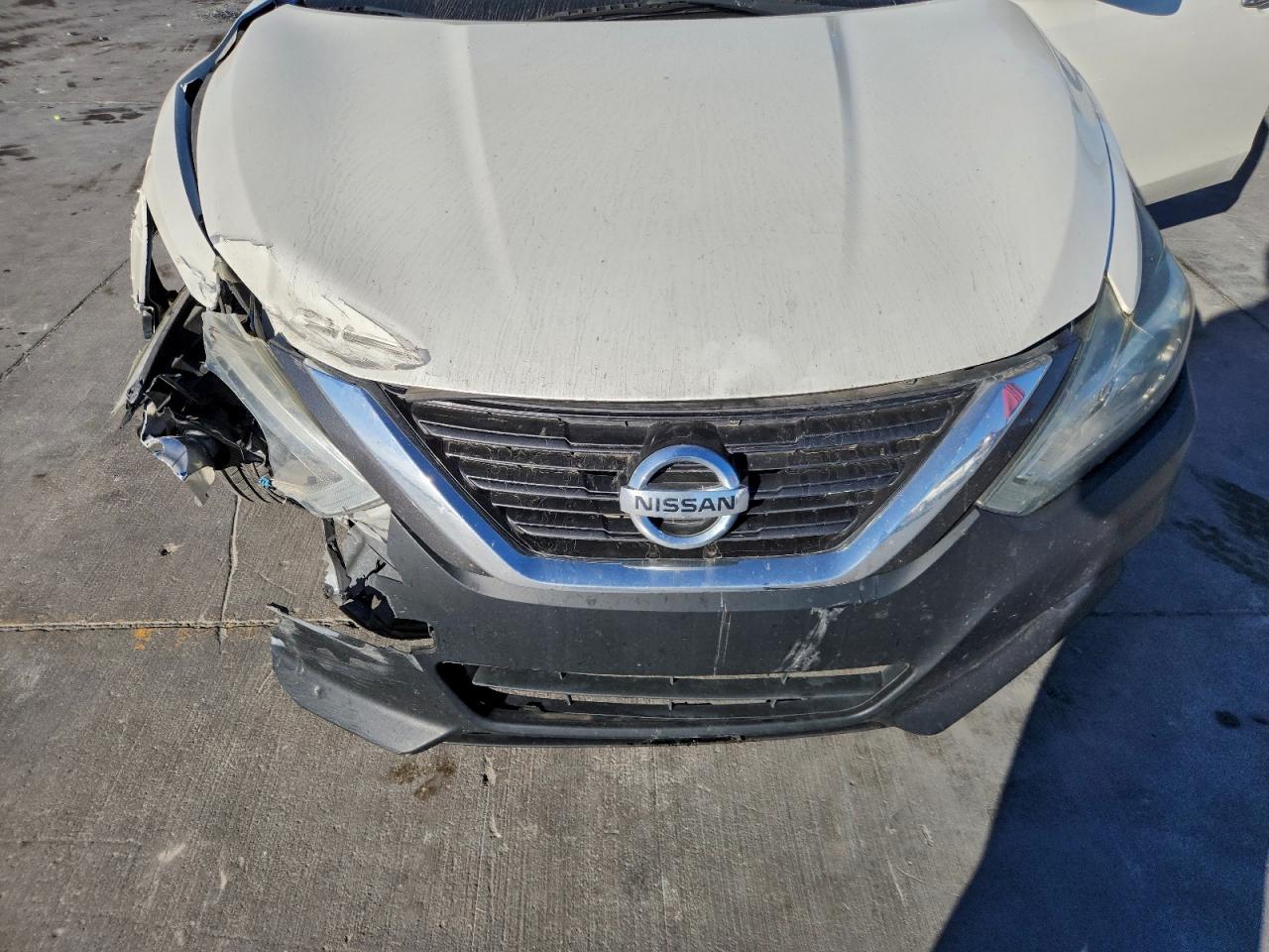 Nissan Altima 2.5 Image 9