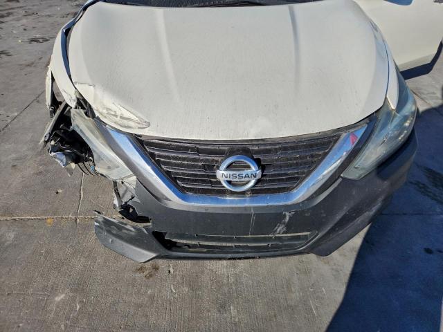 Nissan Altima 2.5 Image 9