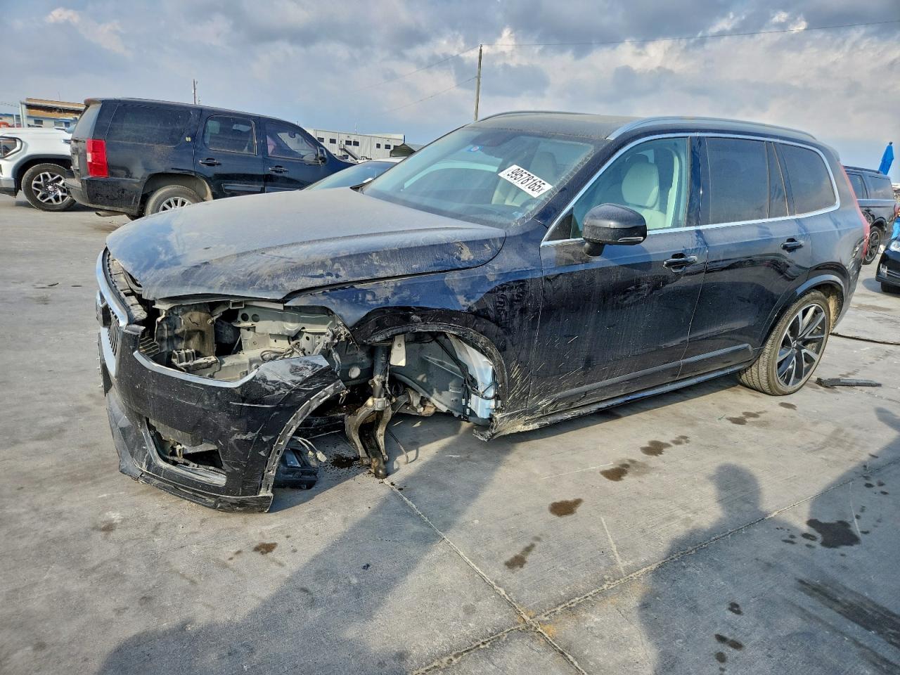 Volvo XC90 T6 Momentum Image 1