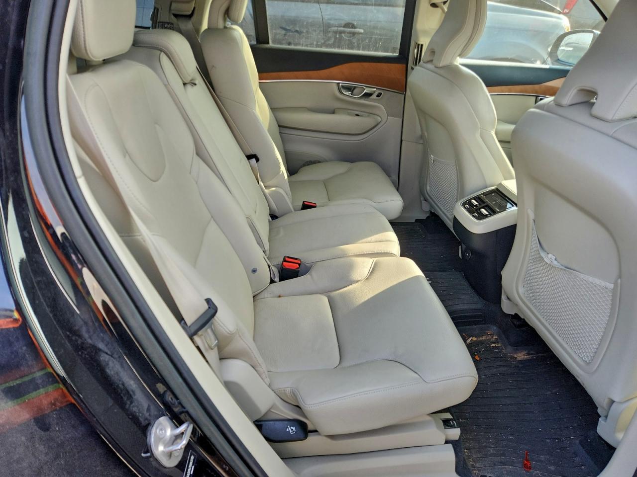 Volvo XC90 T6 Momentum Image 13