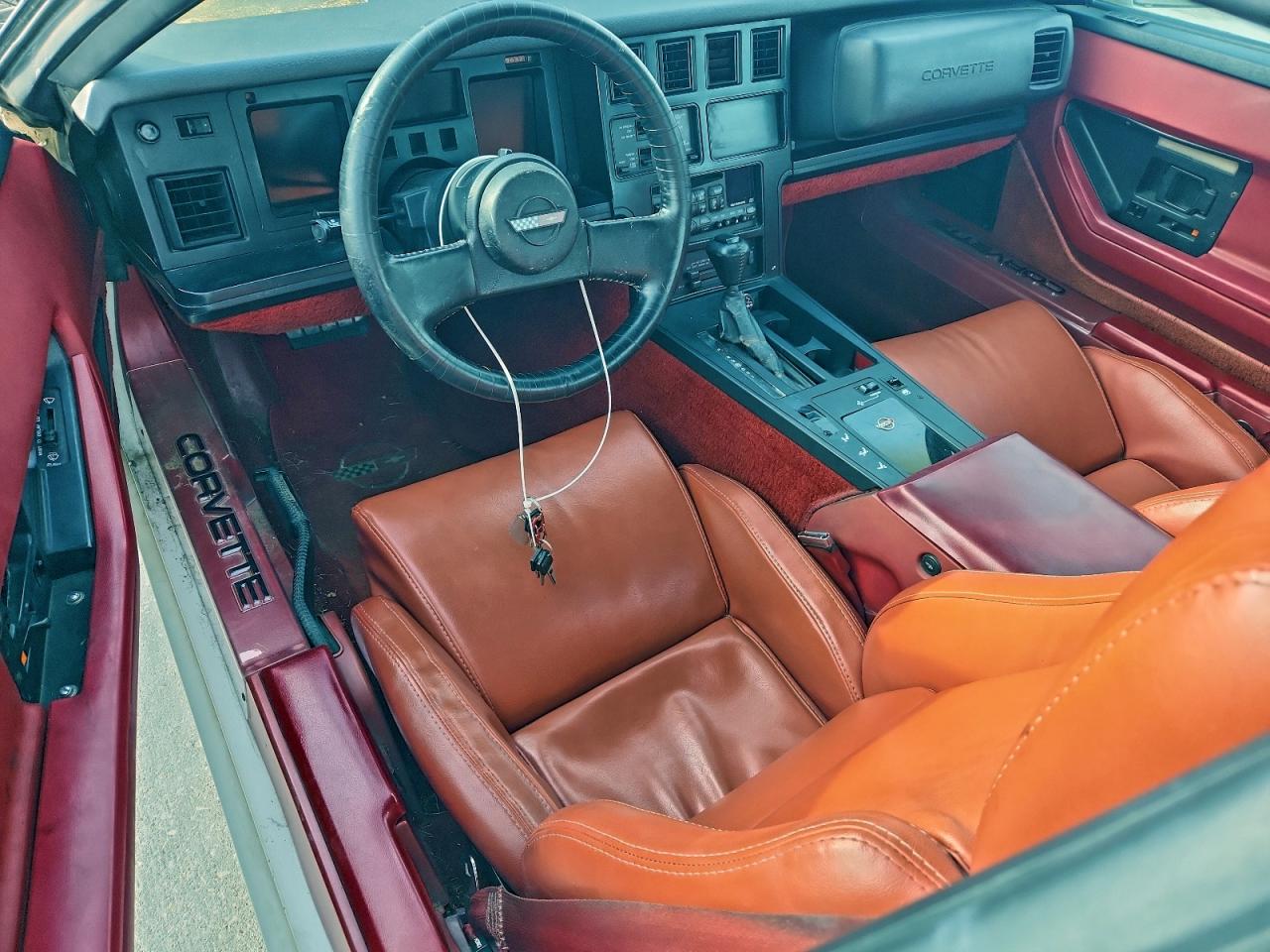 Chevrolet Corvette Image 12