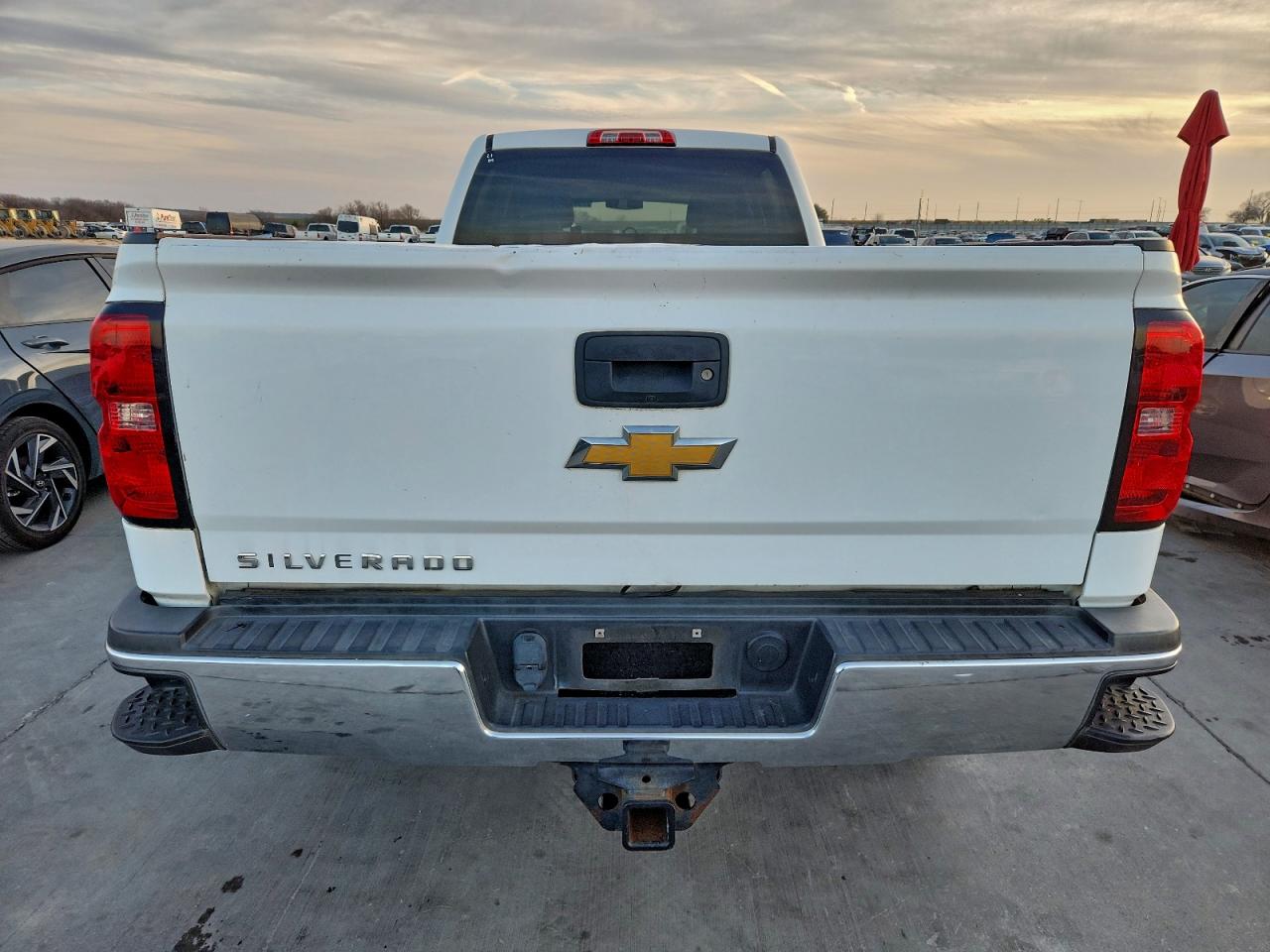 Chevrolet Silverado C2500 Heavy Duty Image 12