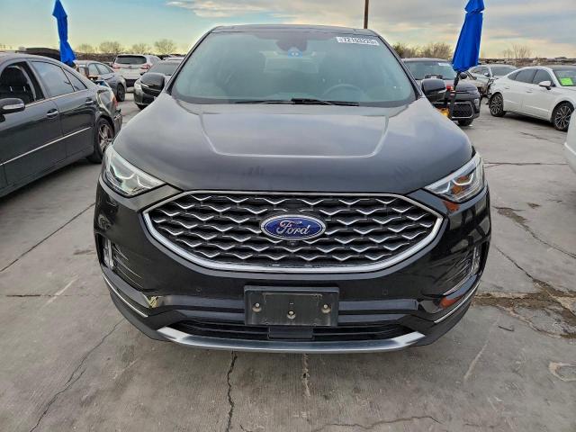 Ford Edge Titanium Image 3