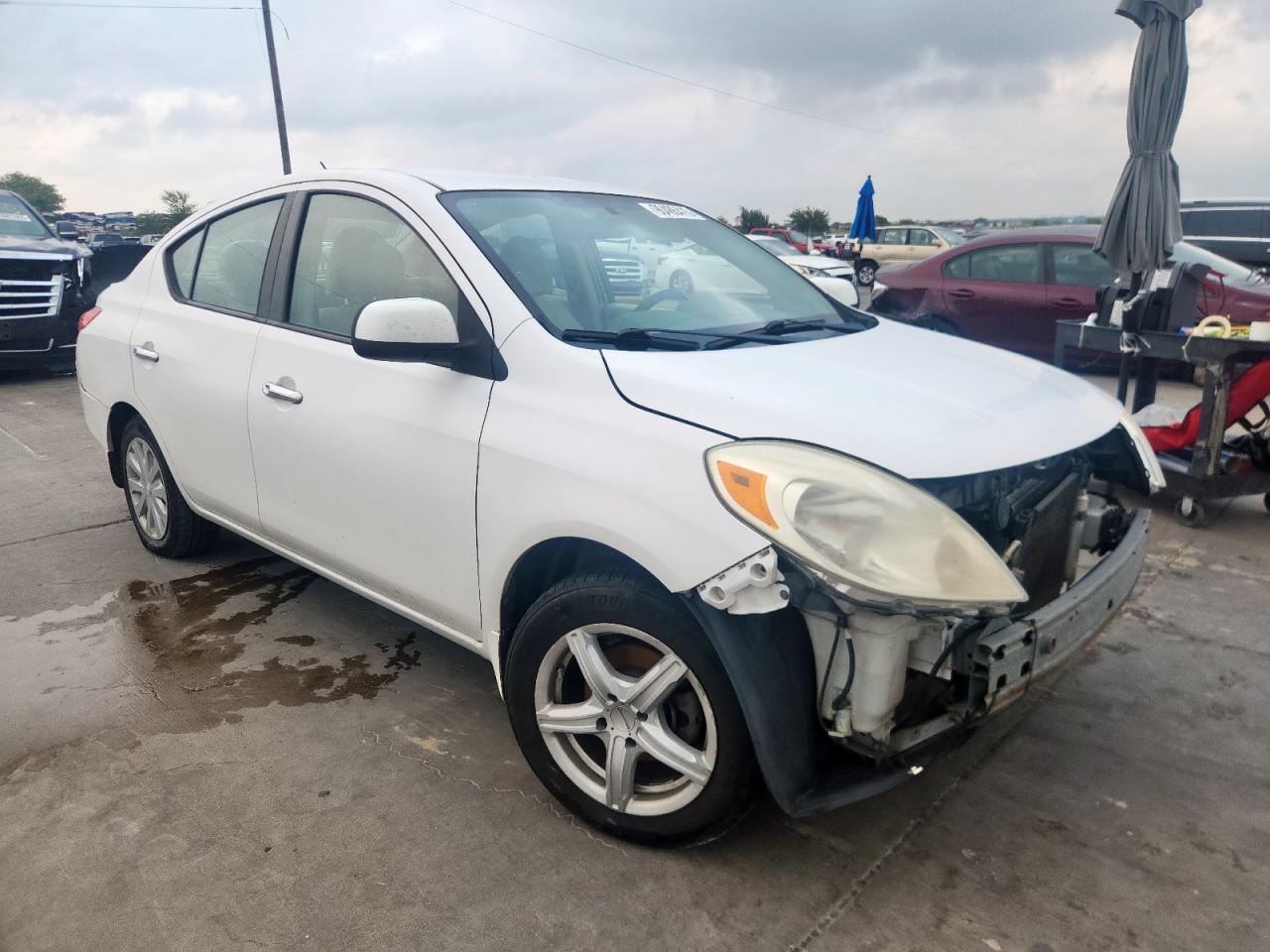 Nissan Versa S Image 3