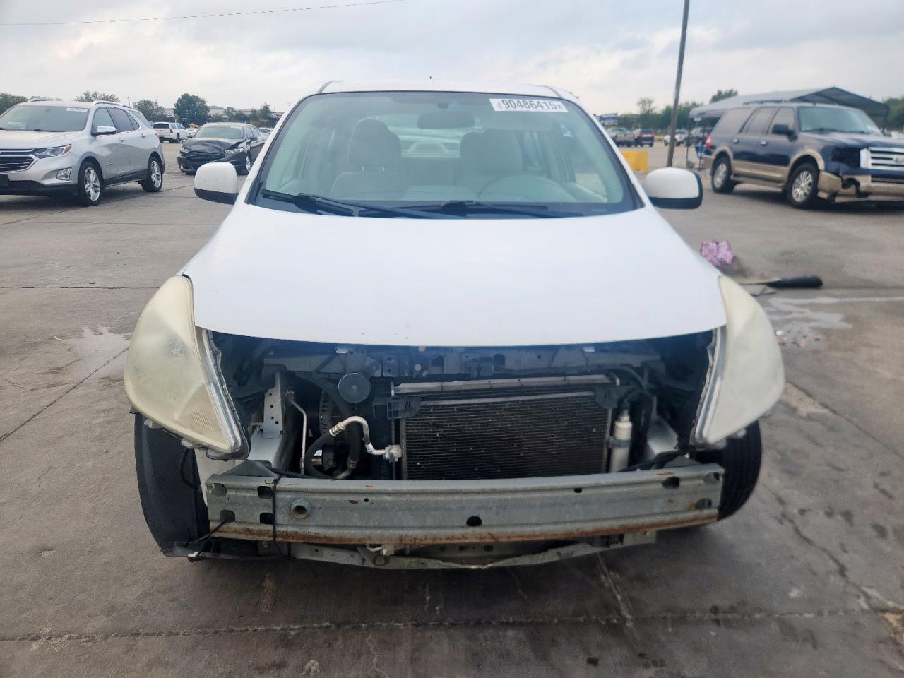 Nissan Versa S Image 6