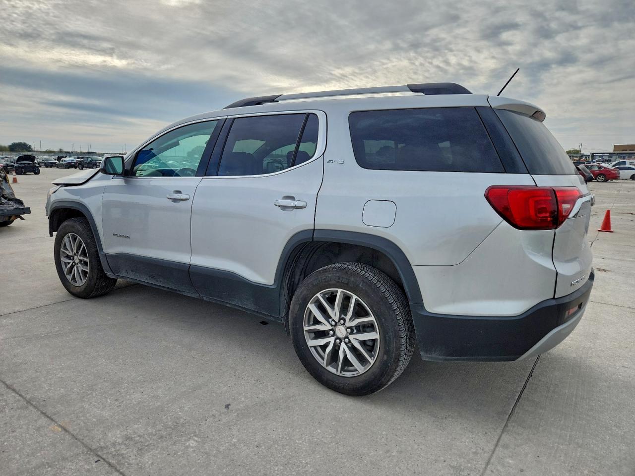 GMC Acadia Sle Image 2