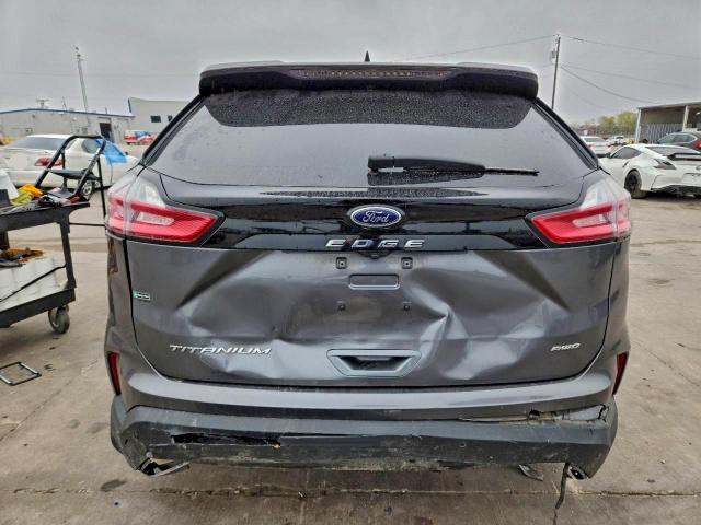 Ford Edge Titanium Image 3