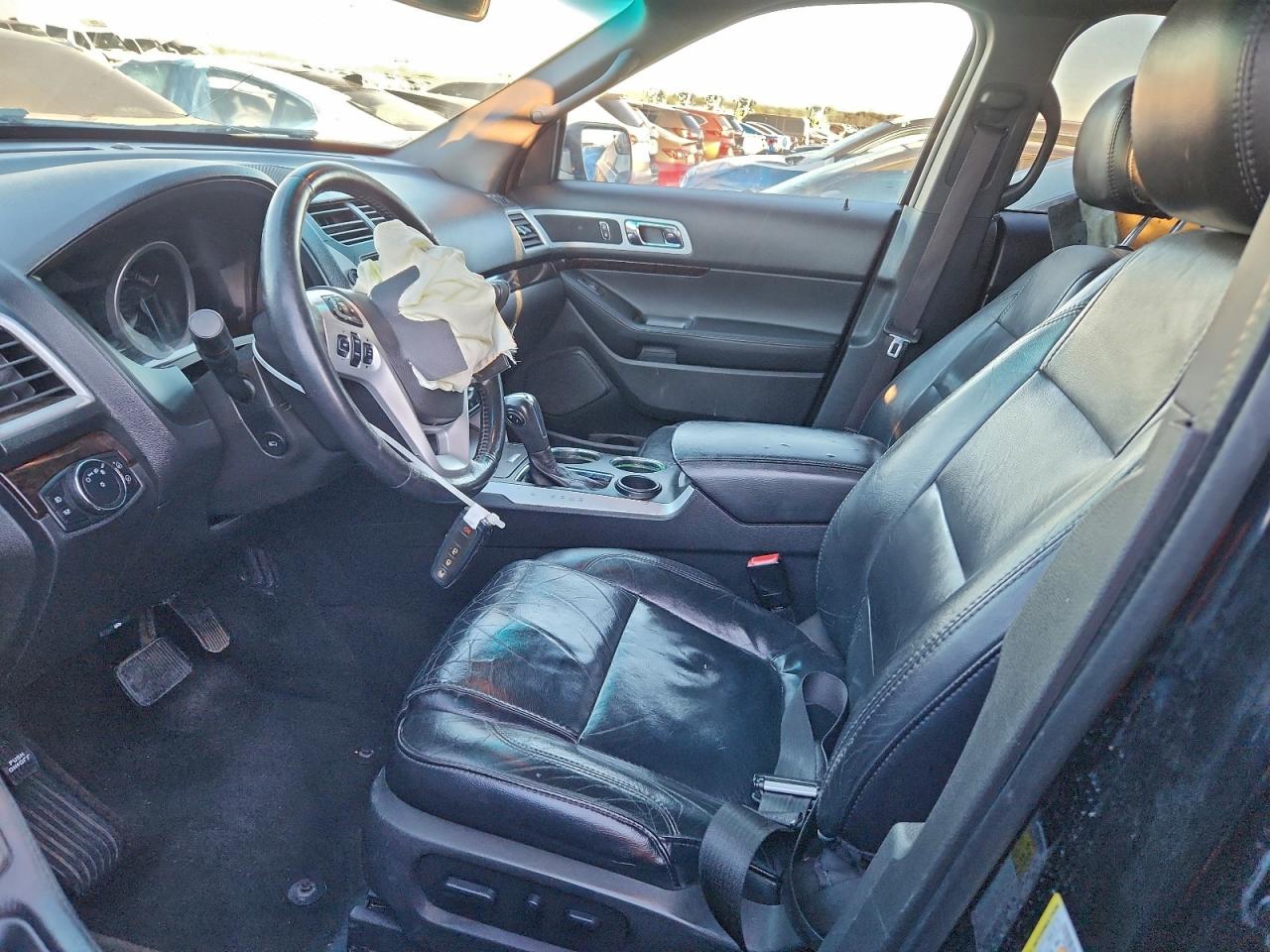 Ford Explorer Limited Image 10