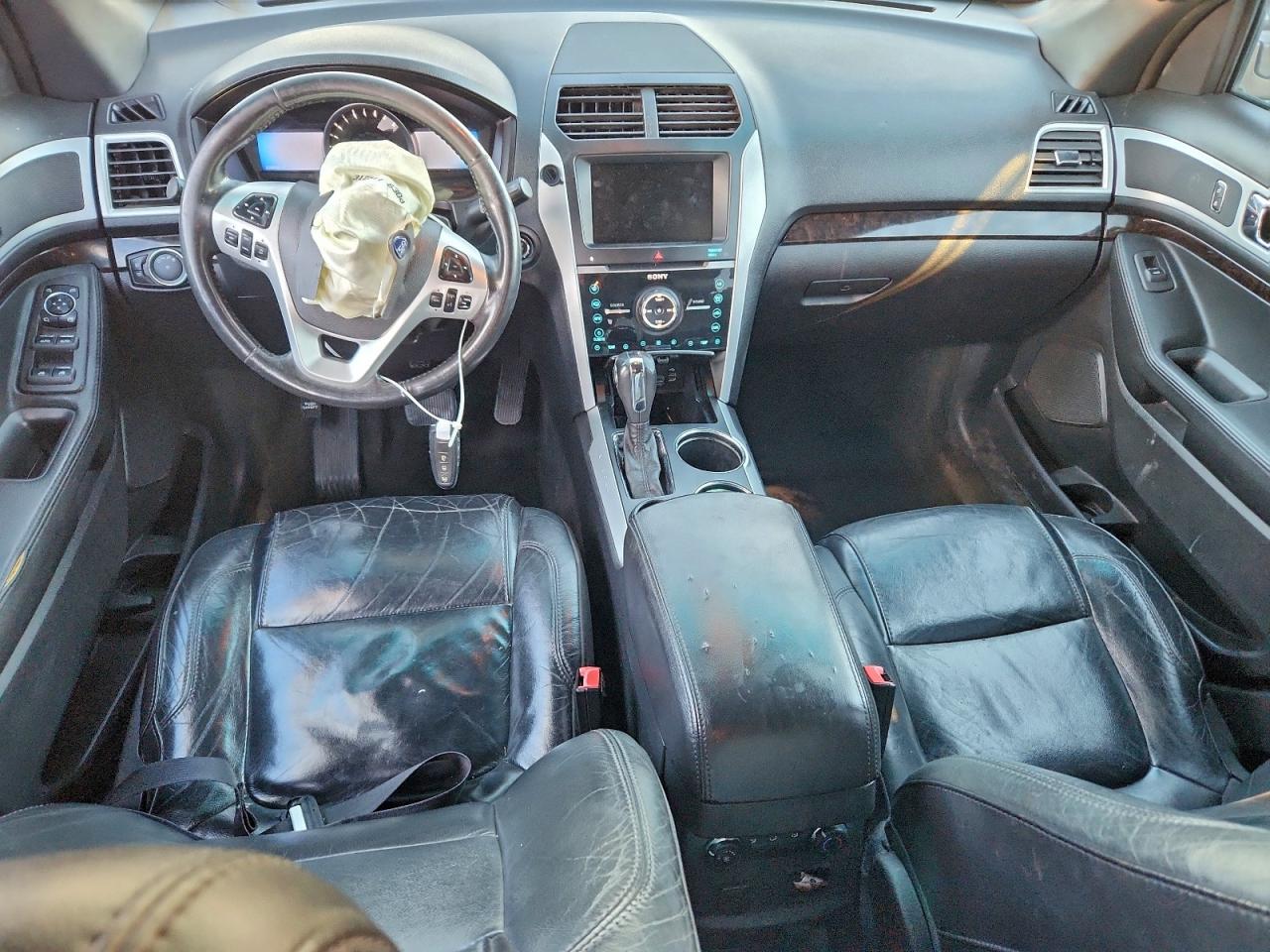 Ford Explorer Limited Image 13