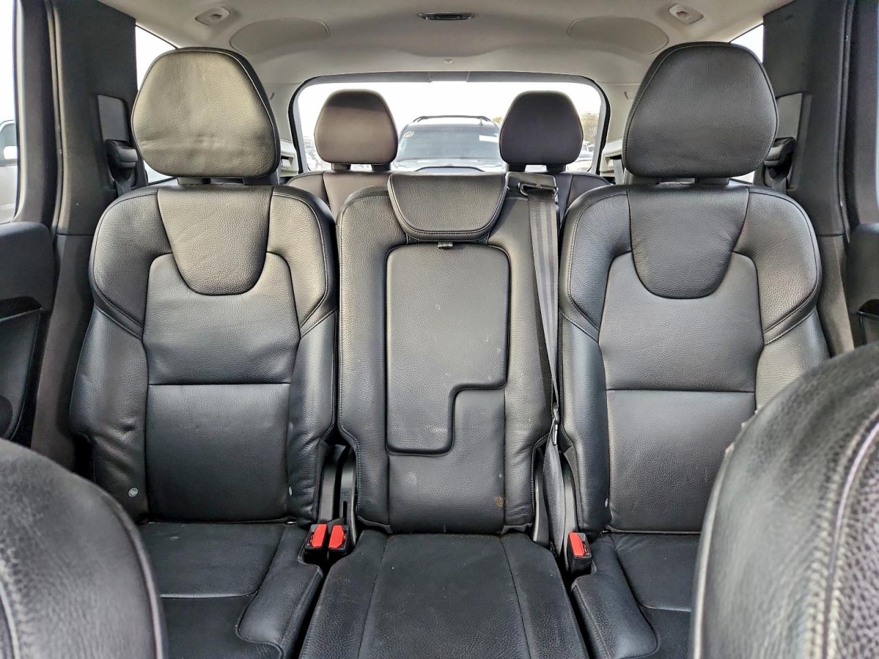 Volvo XC90 T6 Image 12