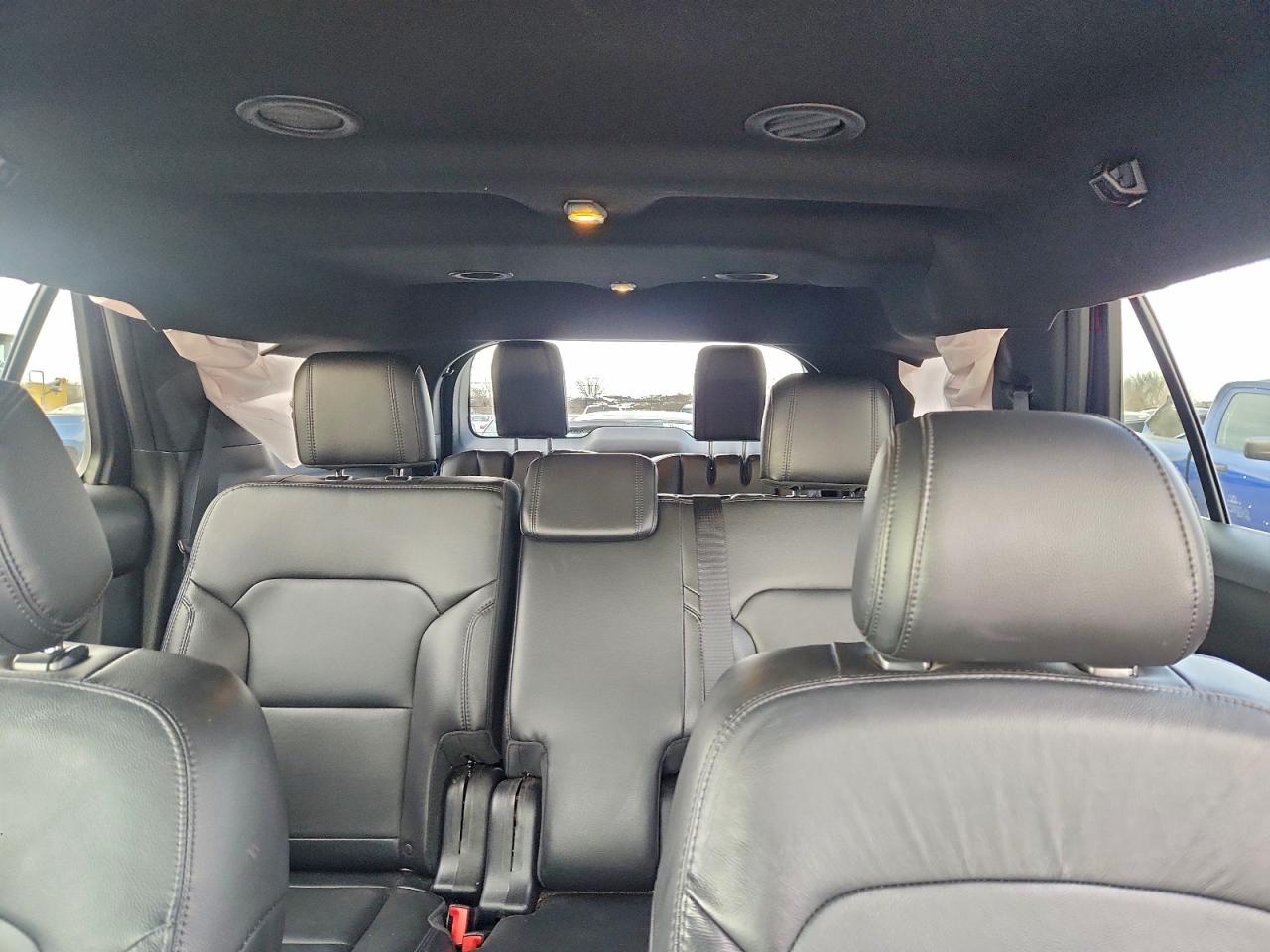 Ford Explorer Xlt Image 6