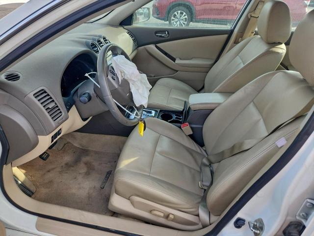 Nissan Altima Base Image 9