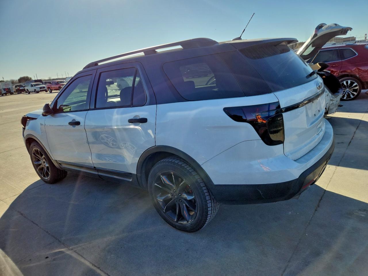 Ford Explorer Image 12