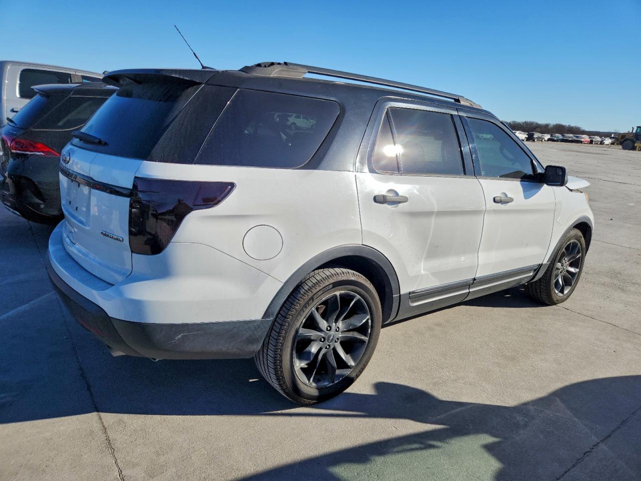 Ford Explorer Image 9