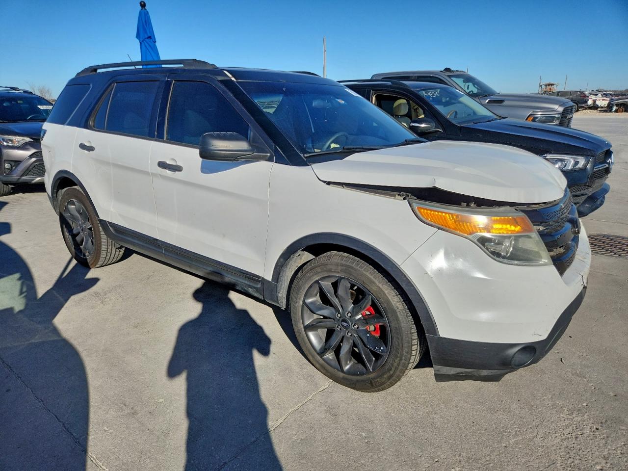 Ford Explorer Image 2