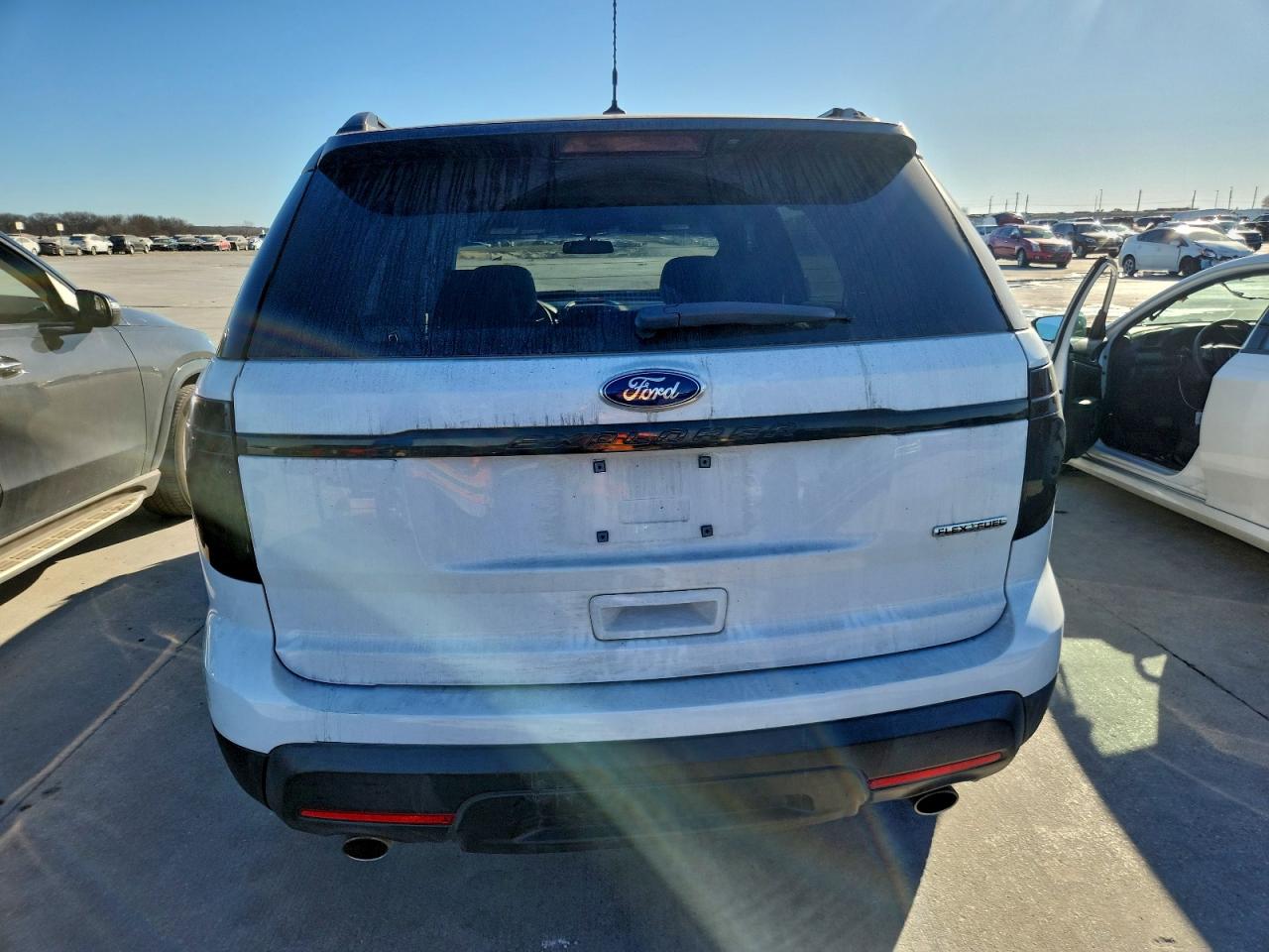Ford Explorer Image 3