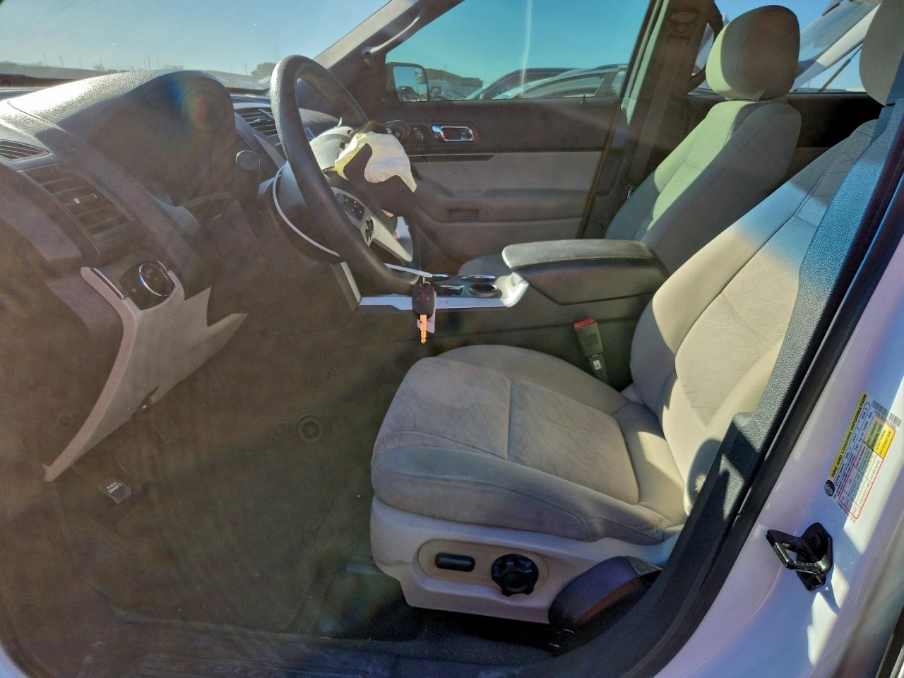 Ford Explorer Image 4