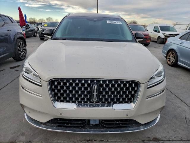 Lincoln Corsair Reserve Image 2