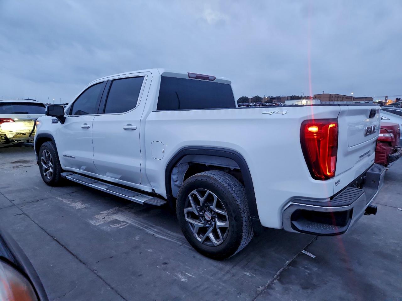 GMC Sierra K1500 Sle Image 2