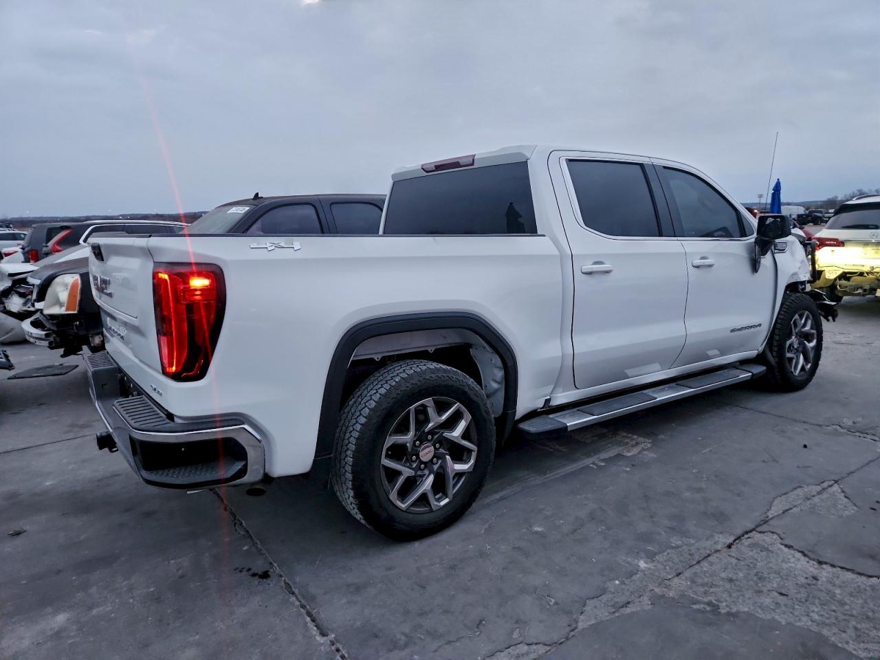 GMC Sierra K1500 Sle Image 3